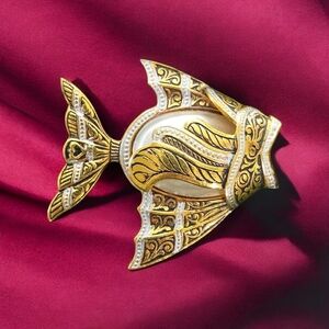 Vintage Gold Sliver tone Spain Fish  Pearl Jelly Belly Brooch